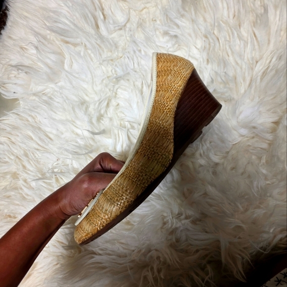 Tory Burch Tan and Cream Women's Flats - Picture 2 of 4